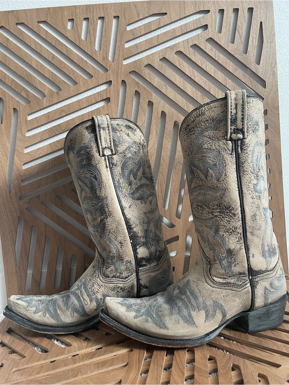 Dan Post DP3605 Anaheim Cowboy Boots Sand Distressed Leather Embroidered 9.5 D - Picture 2 of 7